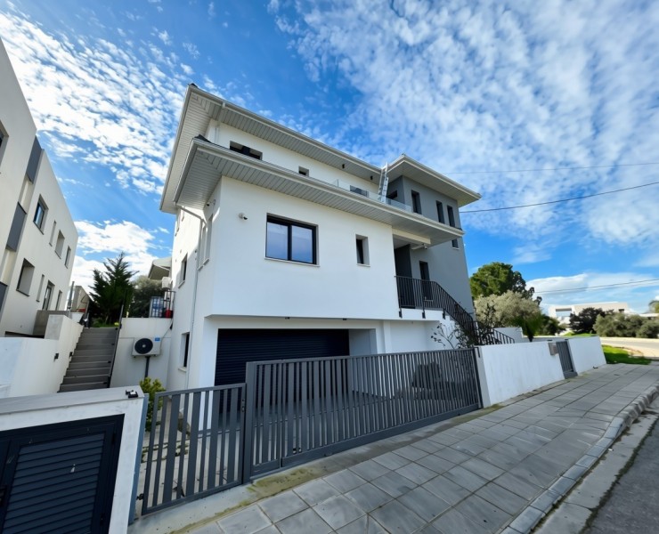Latsia, Nicosia Detached Villa For Sale | C13094
