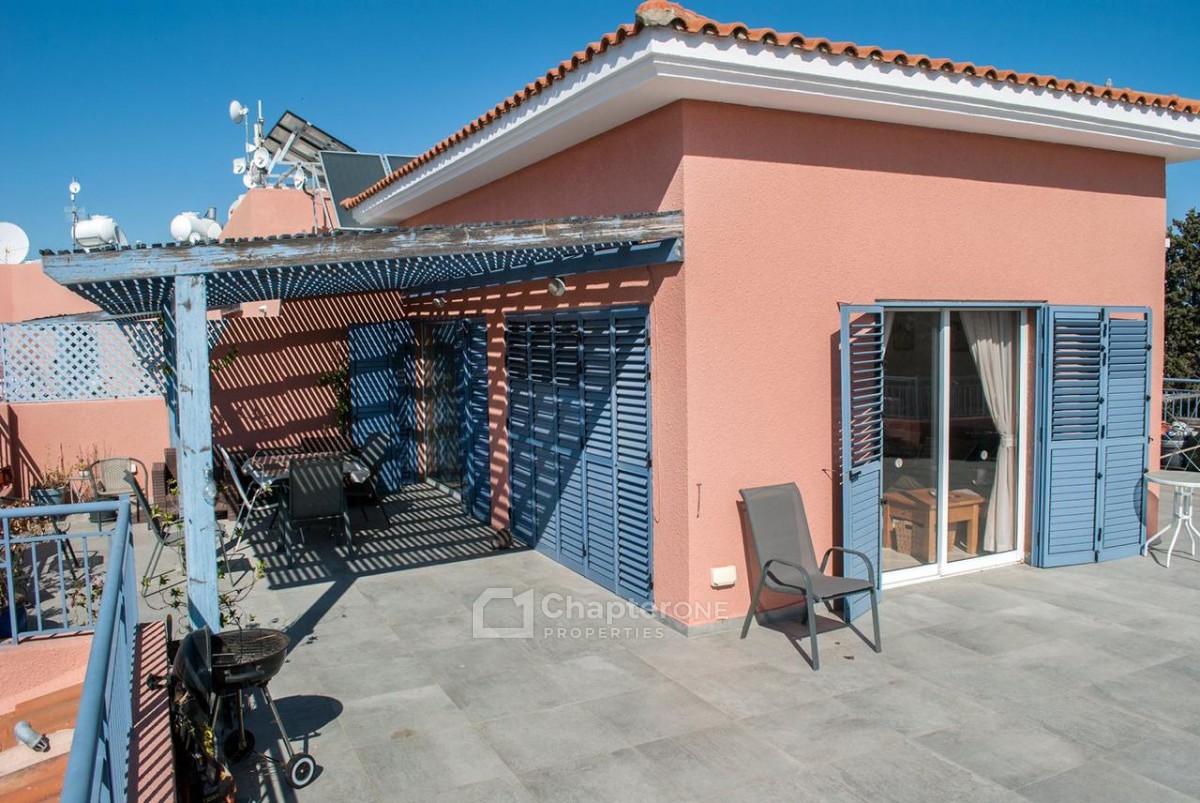 Penthouse For Sale  in  Kato Paphos