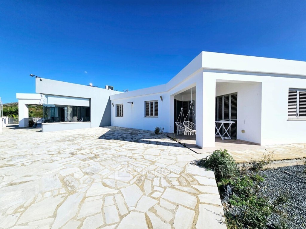 Bungalow For Sale  in  Armou