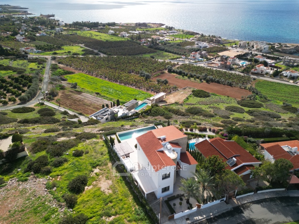 Detached Villa For Sale  in  Peyia