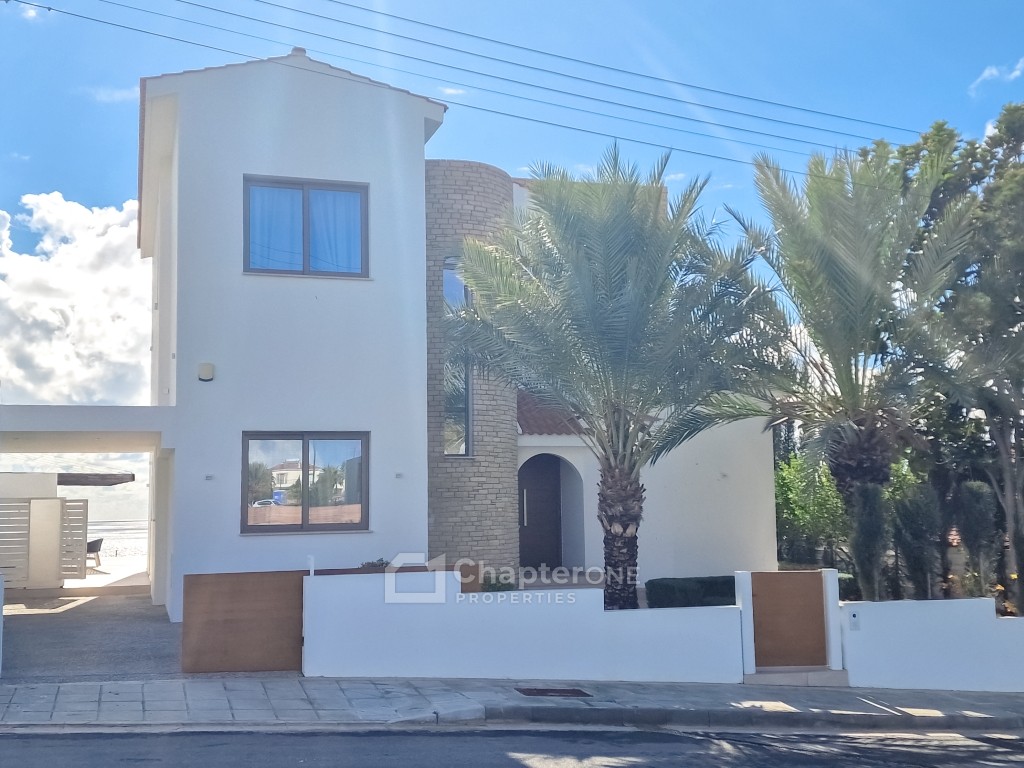 Detached Villa For Sale  in  Peyia