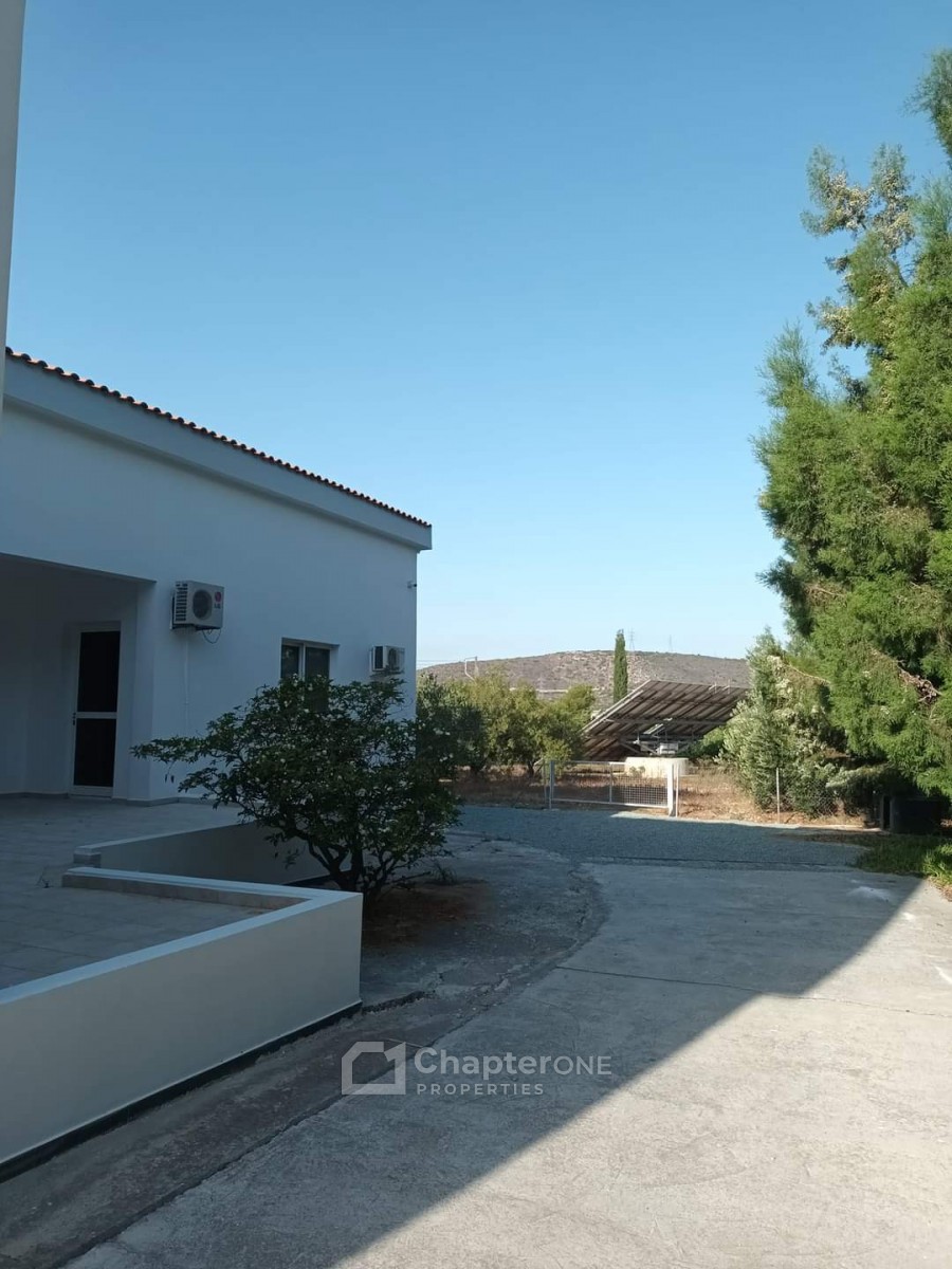 Detached Villa For Sale  in  Pentakomo