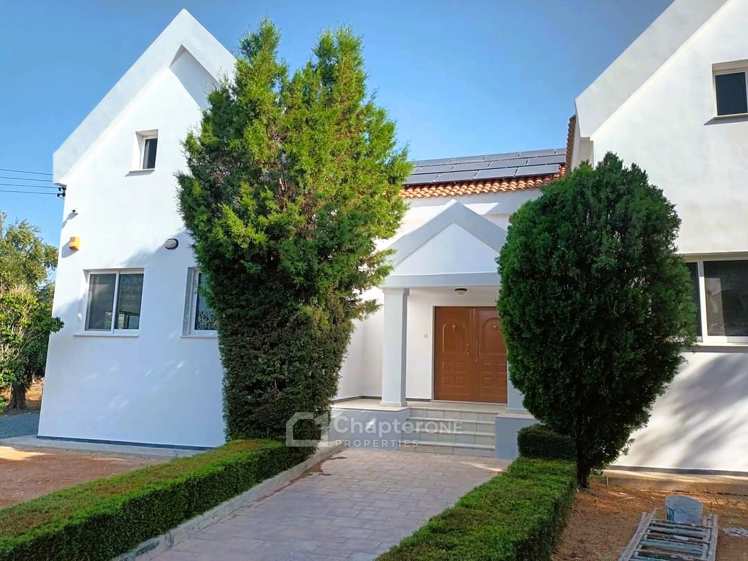 Detached Villa For Sale  in  Pentakomo