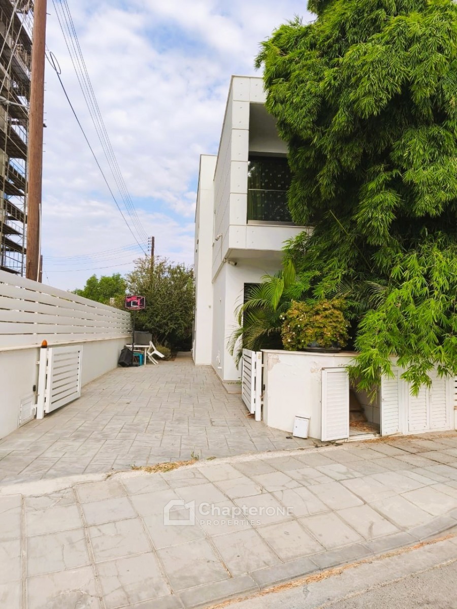 Detached Villa For Sale  in  Agios Athanasios