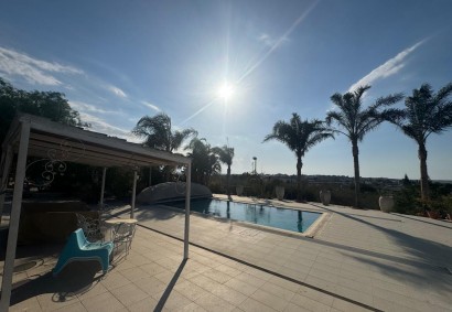 Deneia, Nicosia Detached Villa For Rent | C7901