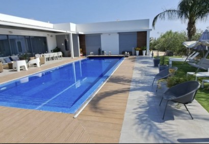 Deftera Pano, Nicosia Detached Villa For Sale | C8064