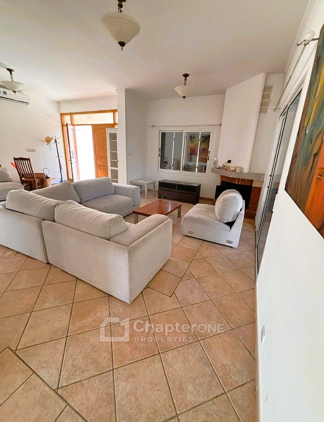 Detached Villa For Rent  in  Foinikaria