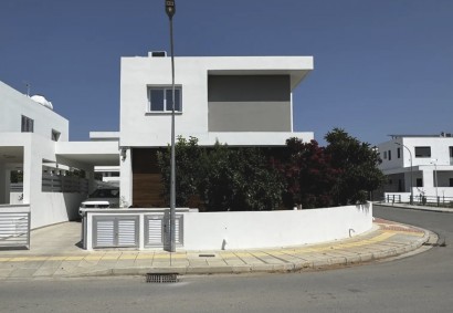 Latsia - Archangelos Michail Detached Villa | C7677