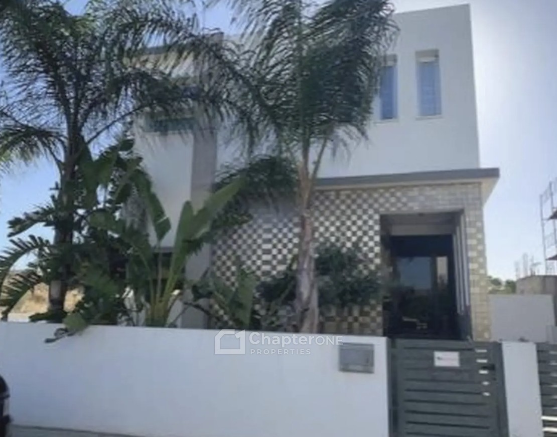 Detached Villa For Sale  in  Analiontas