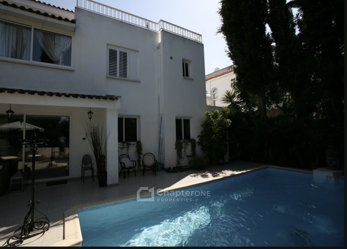 Detached Villa For Sale  in  Egkomi - Parissinos