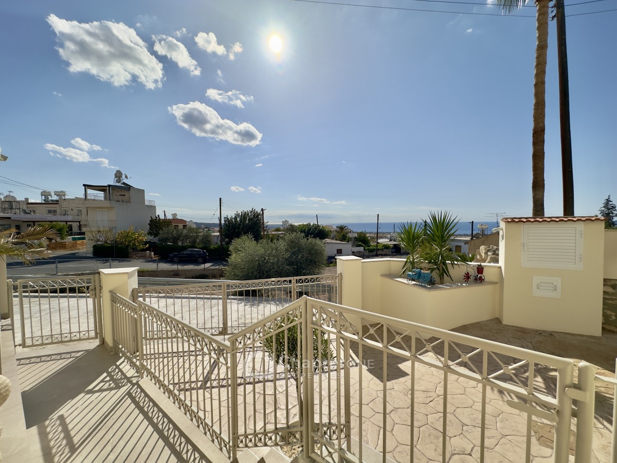 Detached Villa For Sale  in  Peyia