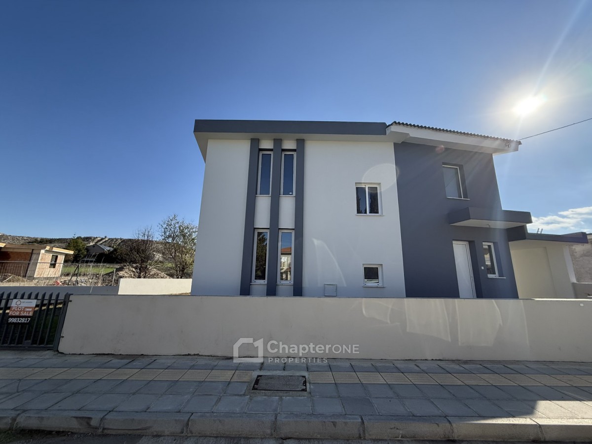 Semi Detached Villa For Sale  in  Agia Varvara Lefkosias