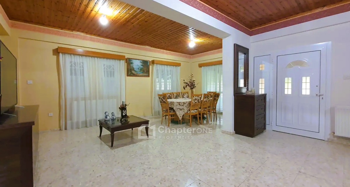 Detached Villa For Rent  in  Kokkinotrimithia