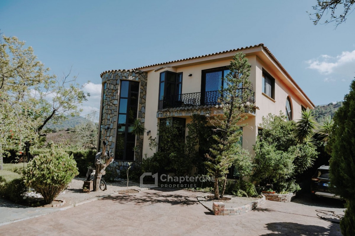 Detached Villa For Sale  in  Galata