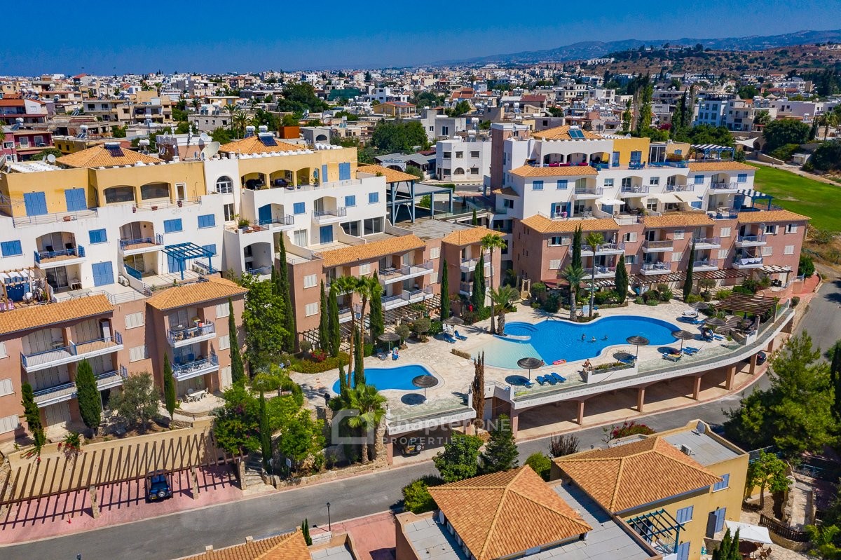 Shops / Commercial Buildings in Geroskipou