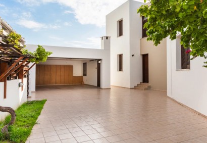 Agios Dometios - Agios Georgios Detached Villa | C11233