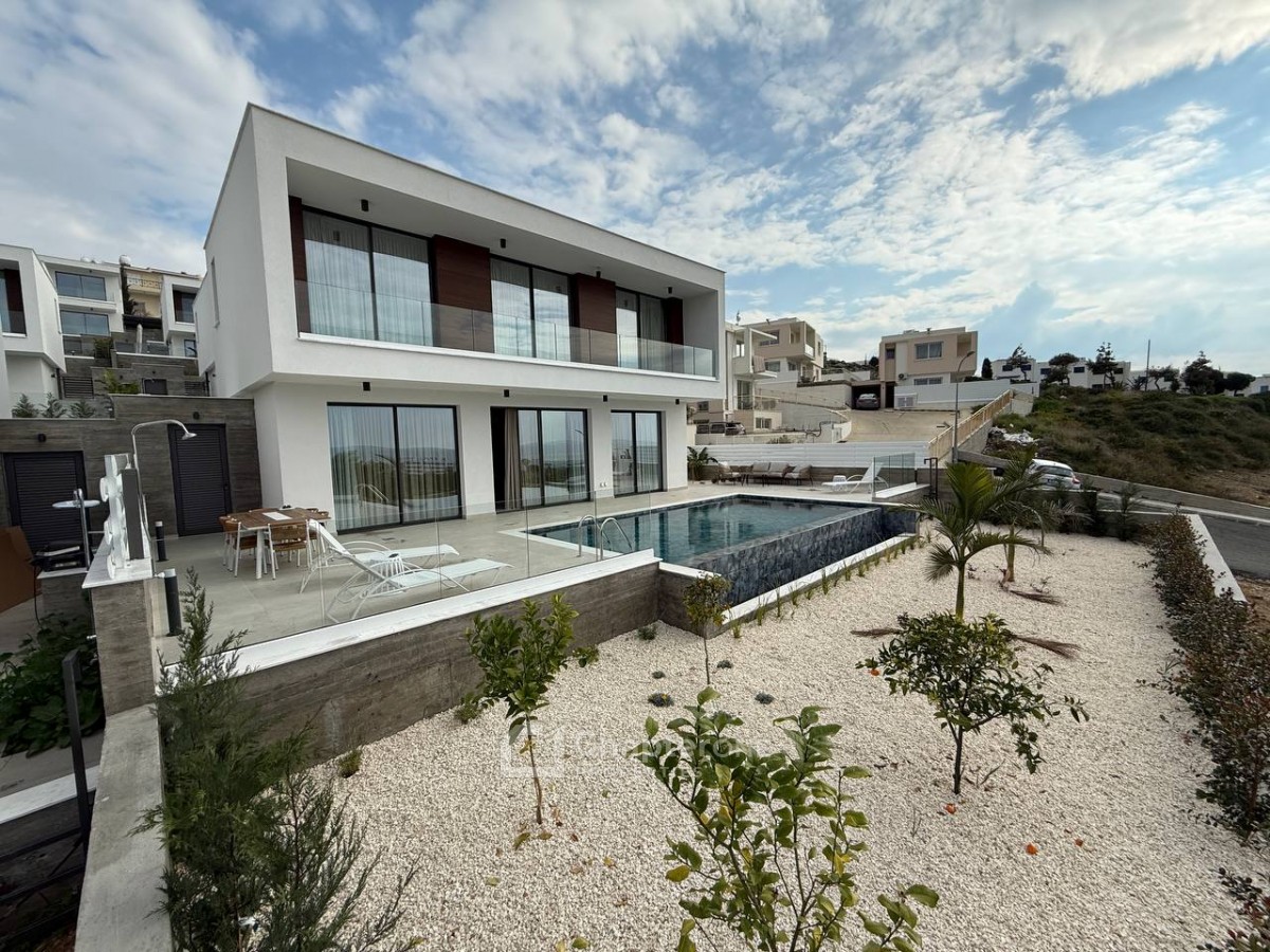 Detached Villa For Sale  in  Chlorakas