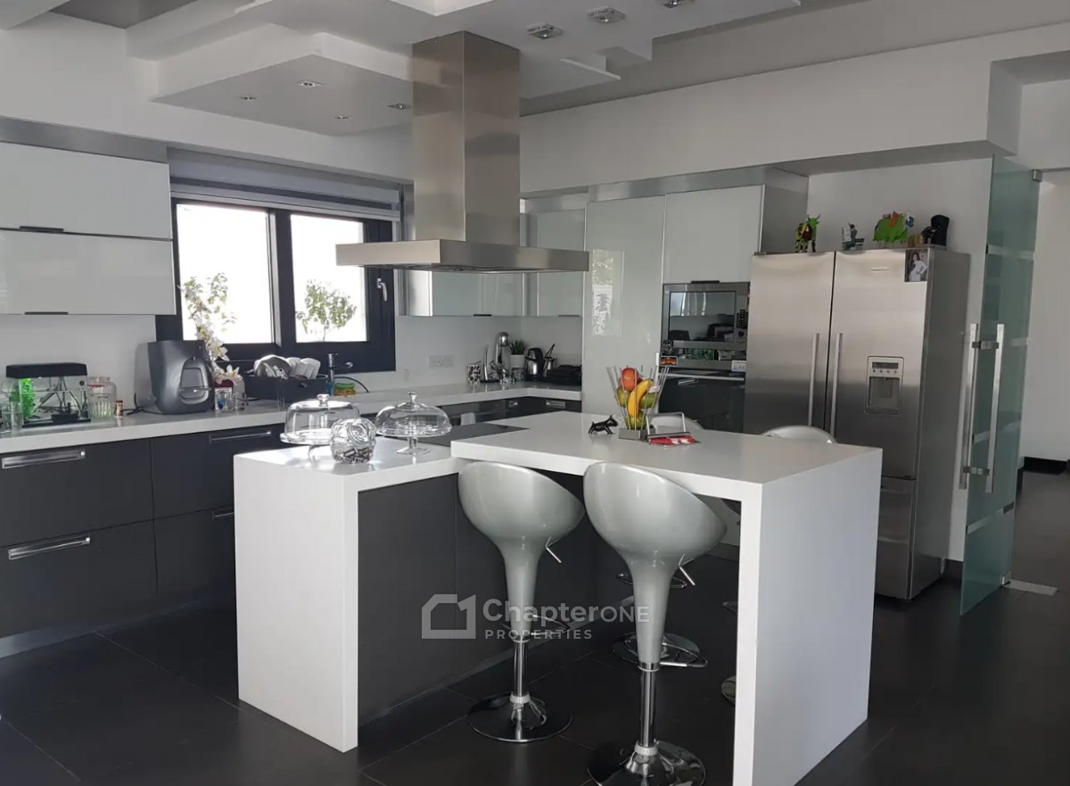 Detached Villa For Rent  in  Kokkinotrimithia
