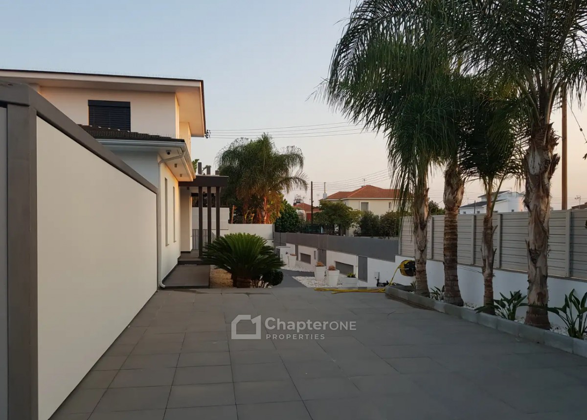 Detached Villa For Rent  in  Kokkinotrimithia