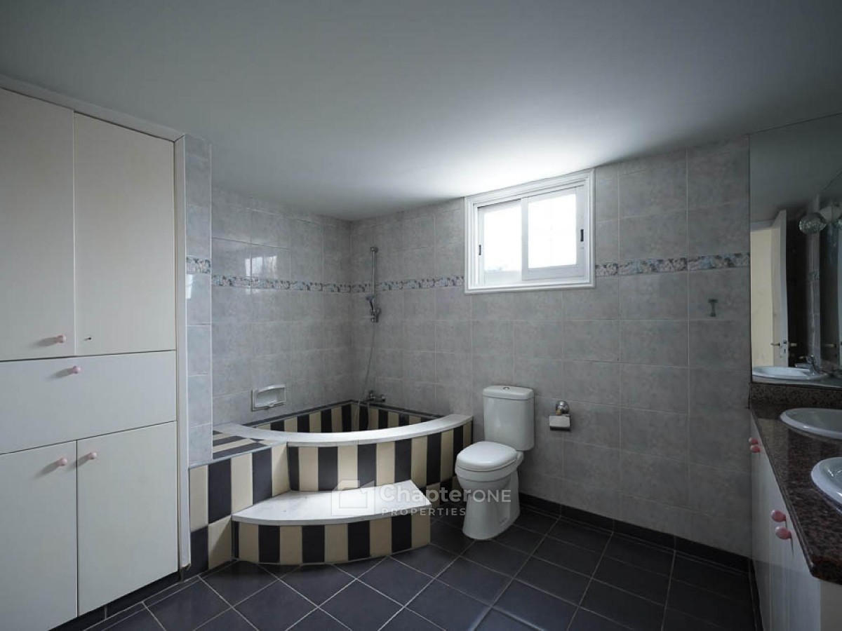 Detached Villa For Sale  in  Select Location