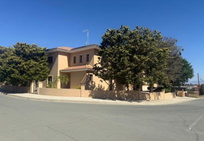 Nea Ledras, Nicosia Detached Villa For Sale | C11994