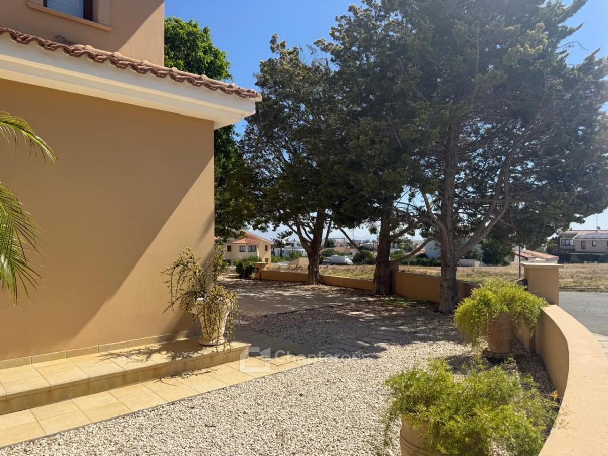 Detached Villa For Sale  in  Nea Ledras