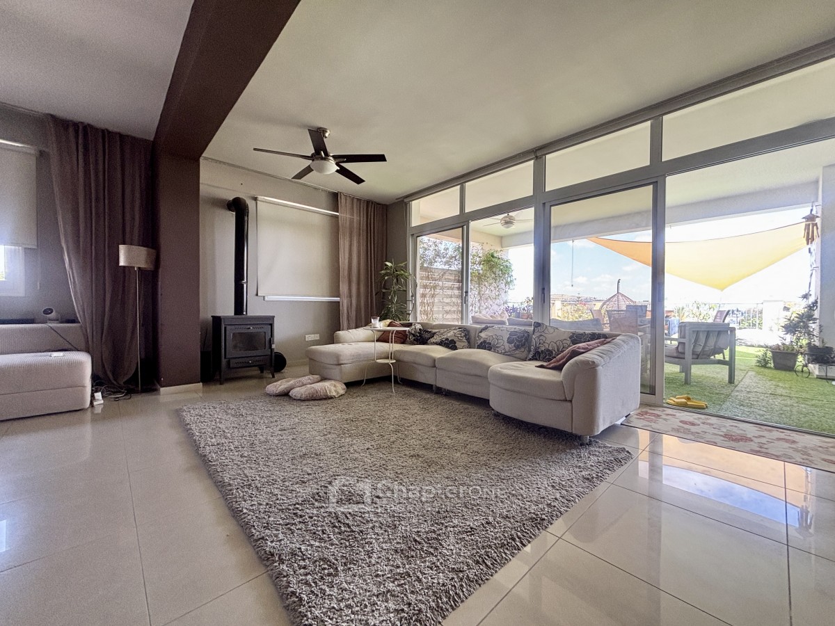 Penthouse For Sale  in  Paphos Town