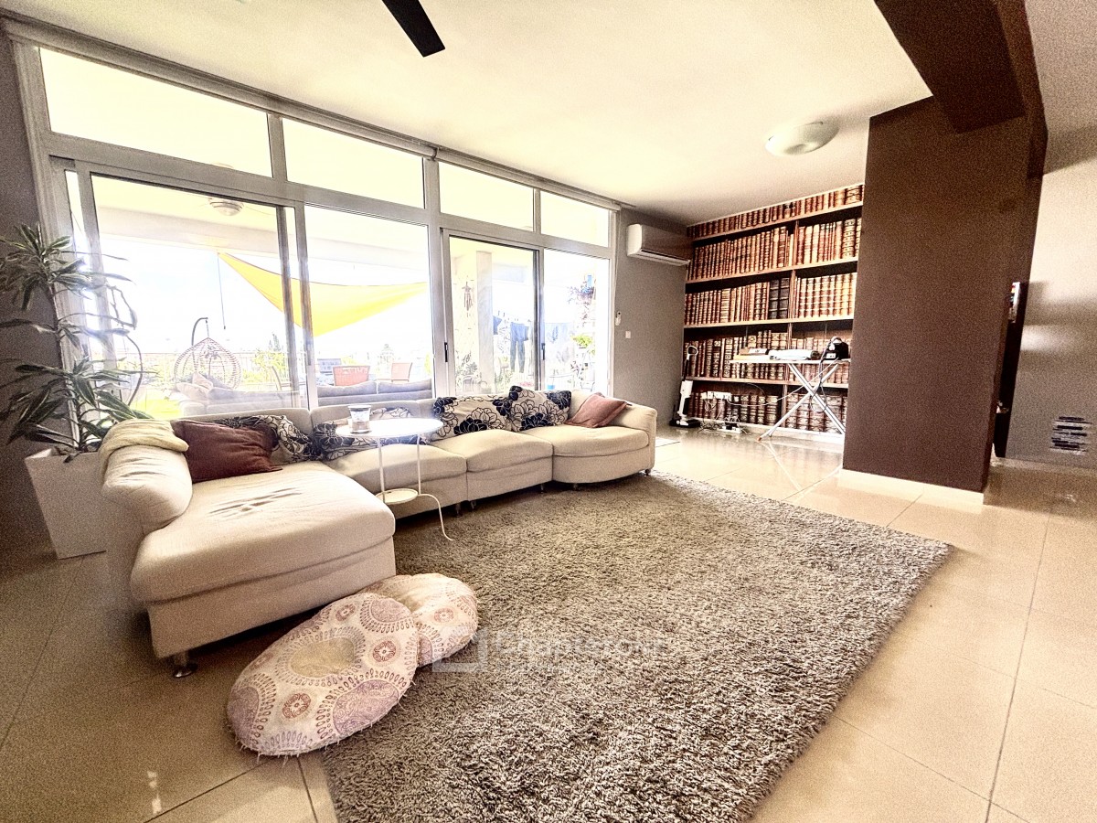 Penthouse For Sale  in  Paphos Town