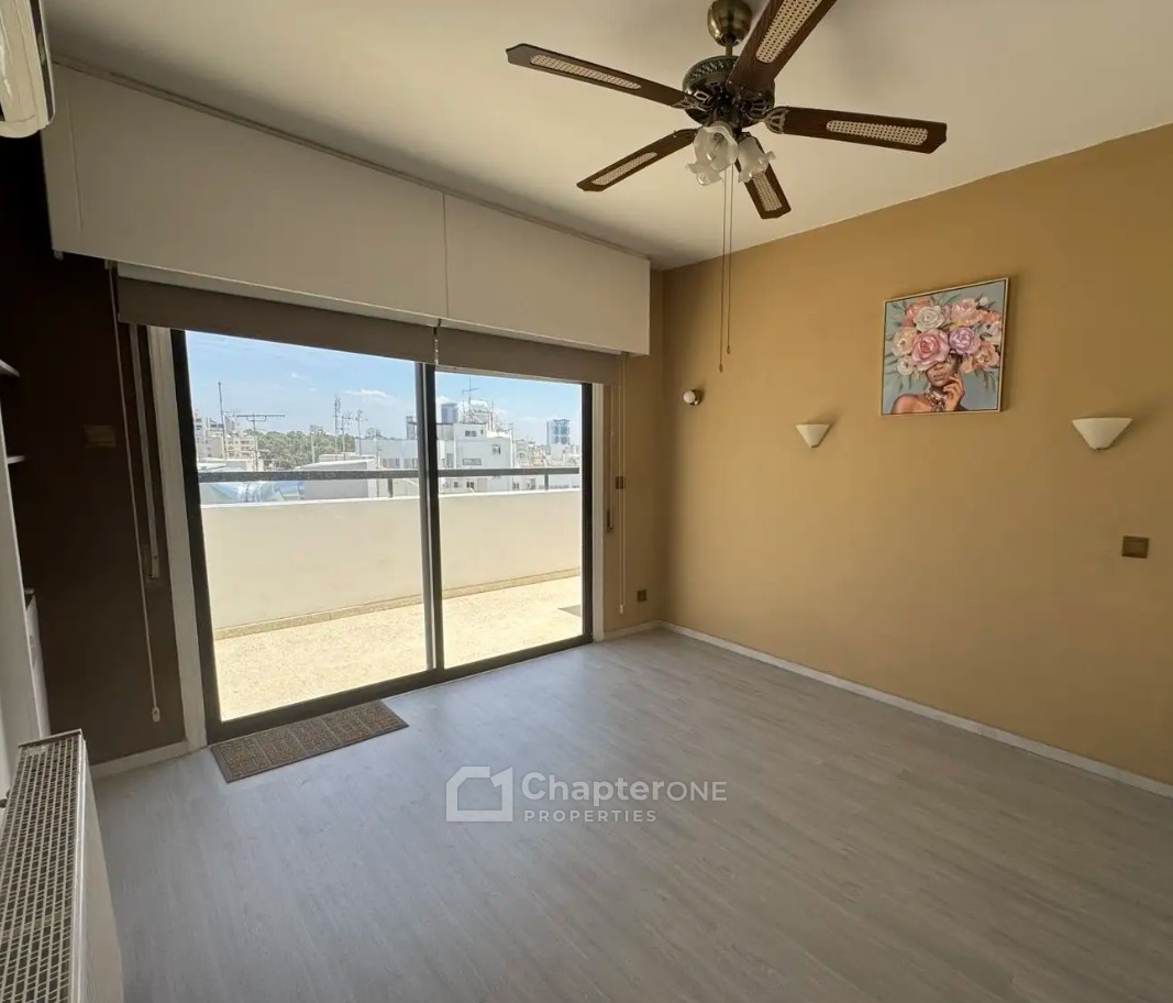 Penthouse For Rent  in  Egkomi - Parissinos