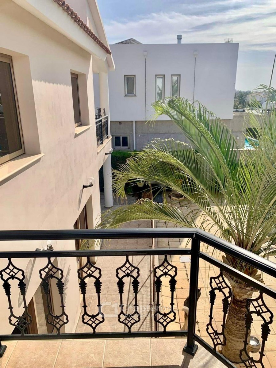 Detached Villa For Sale  in  Geroskipou