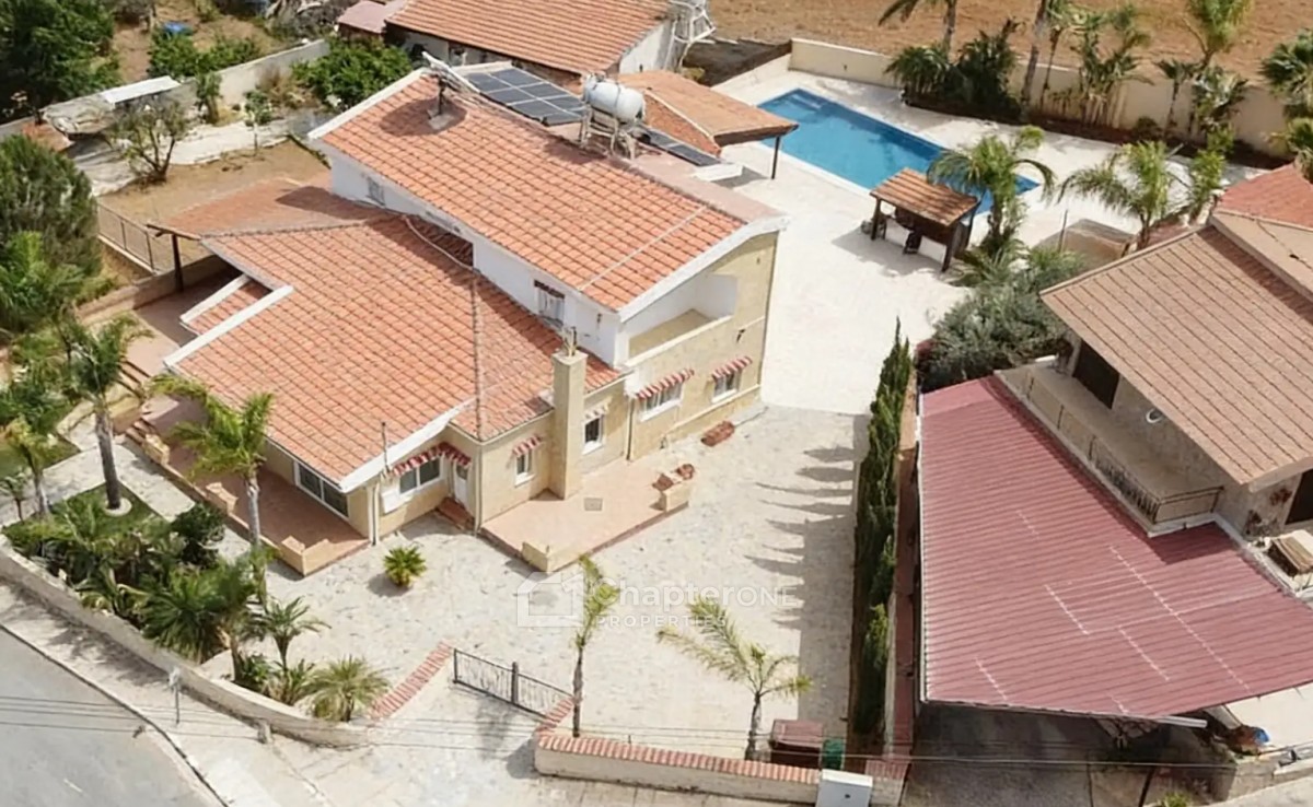 Detached Villa For Sale  in  Palaiometocho