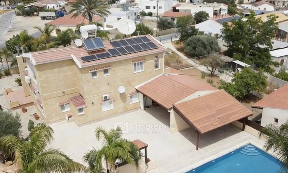 Detached Villa For Sale  in  Palaiometocho