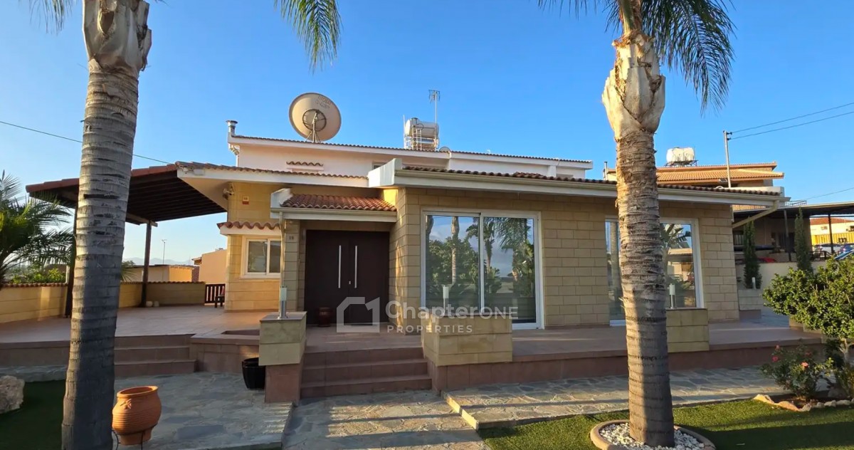 Detached Villa For Sale  in  Palaiometocho
