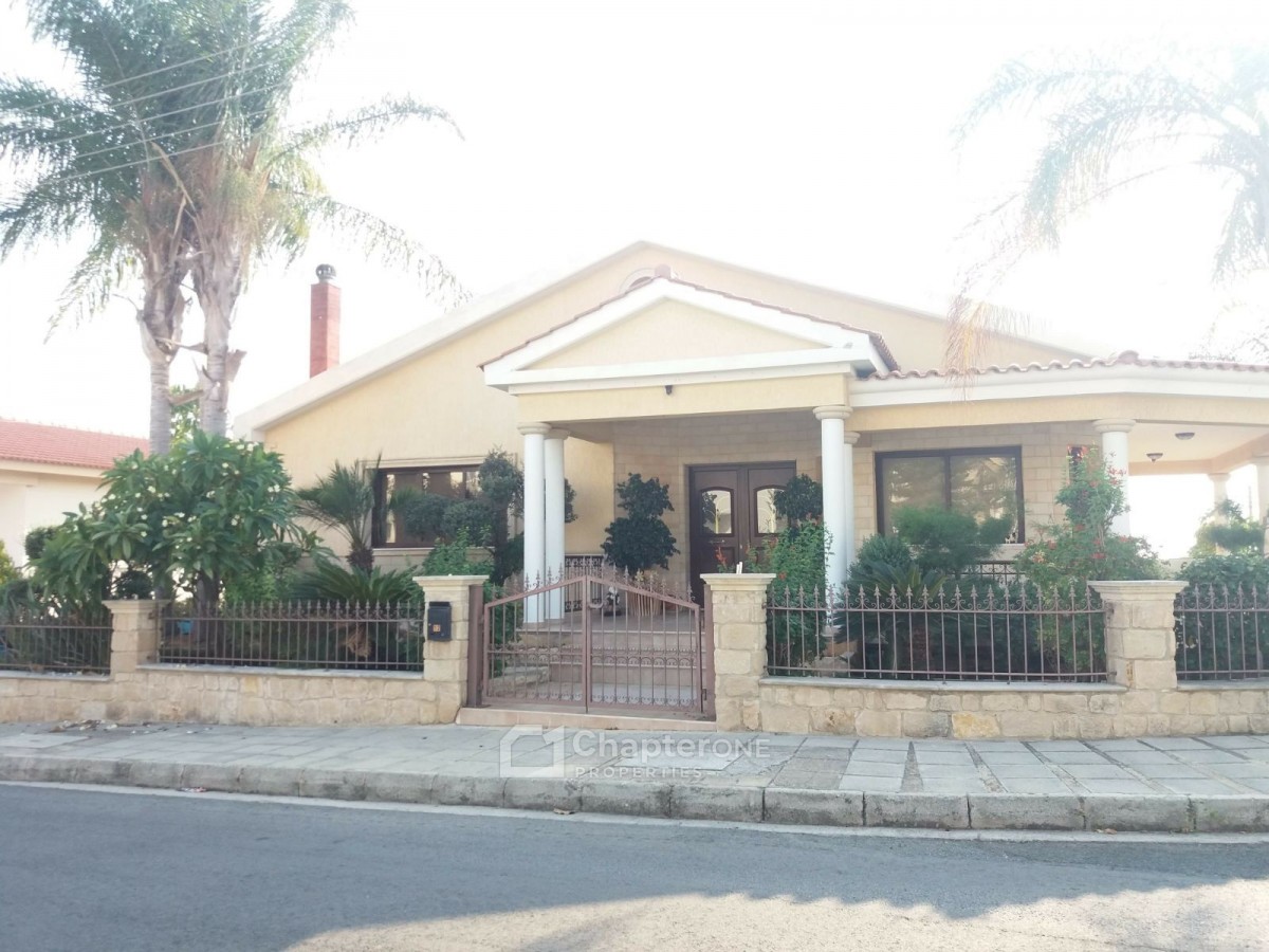 Detached Villa for sale in Empa