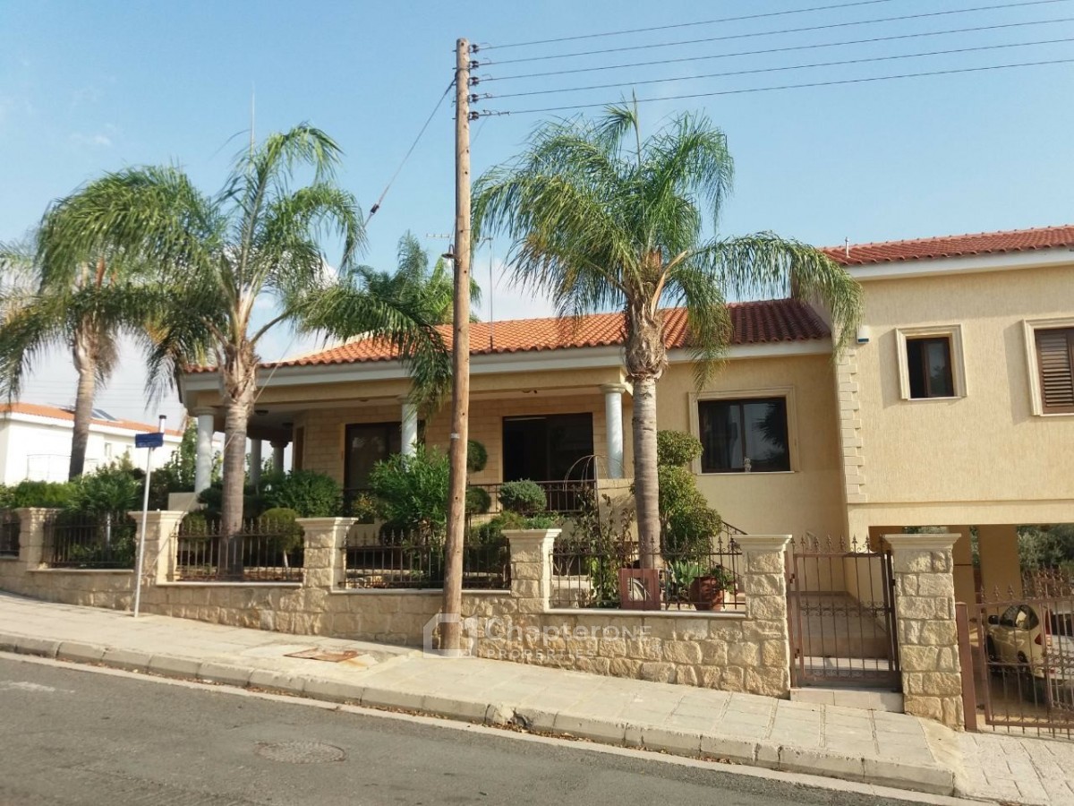Detached Villa for sale in Empa