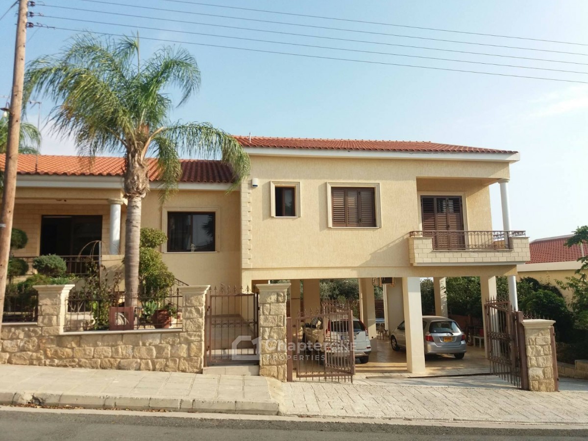 Detached Villa for sale in Empa