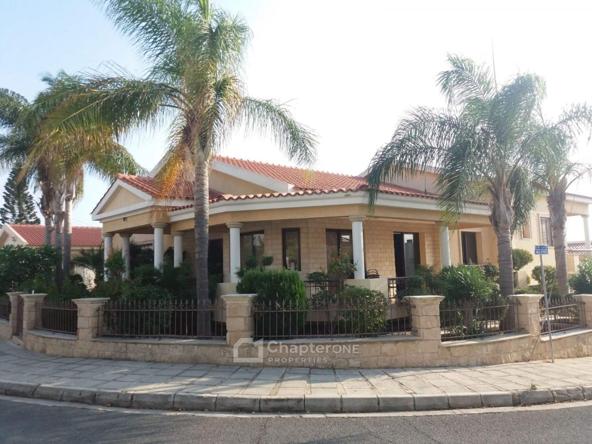 Detached Villa for sale in Empa