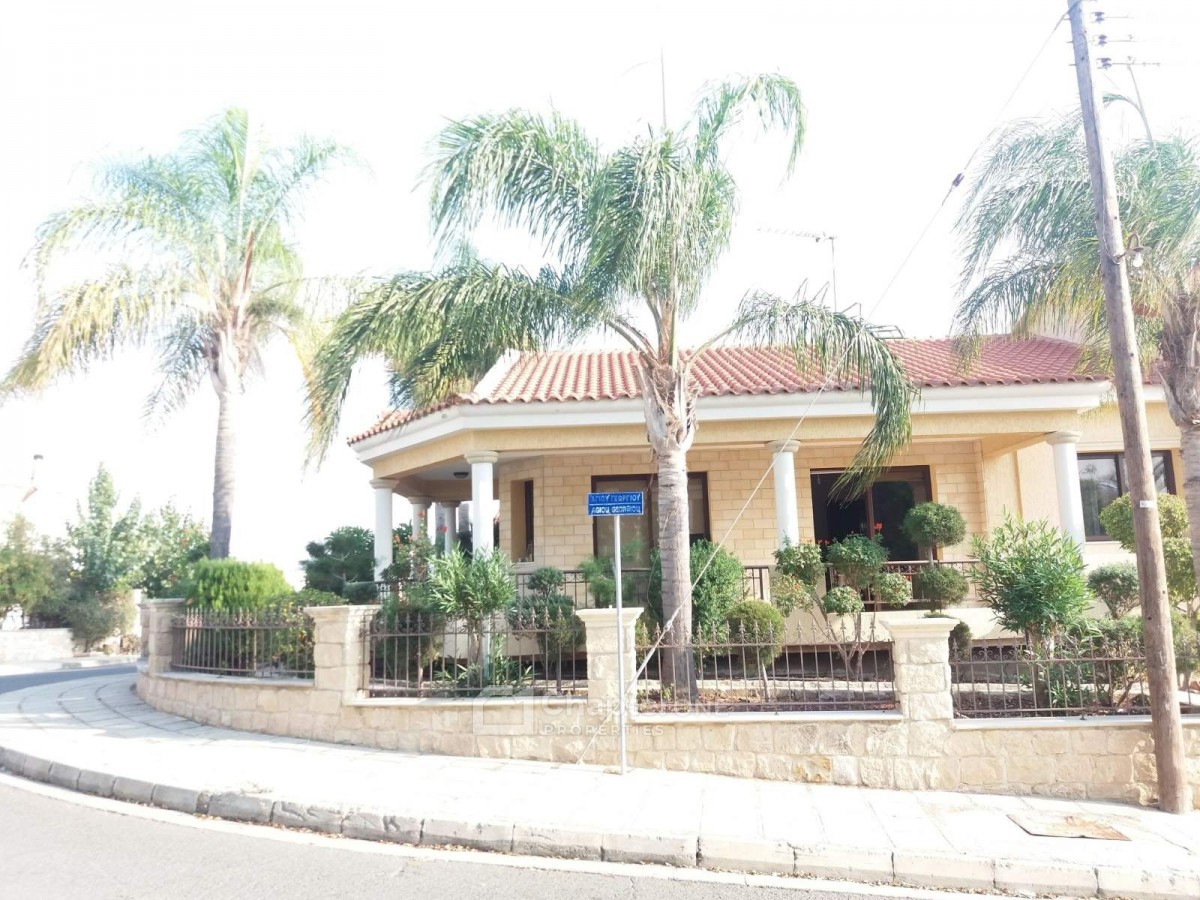Detached Villa for sale in Empa