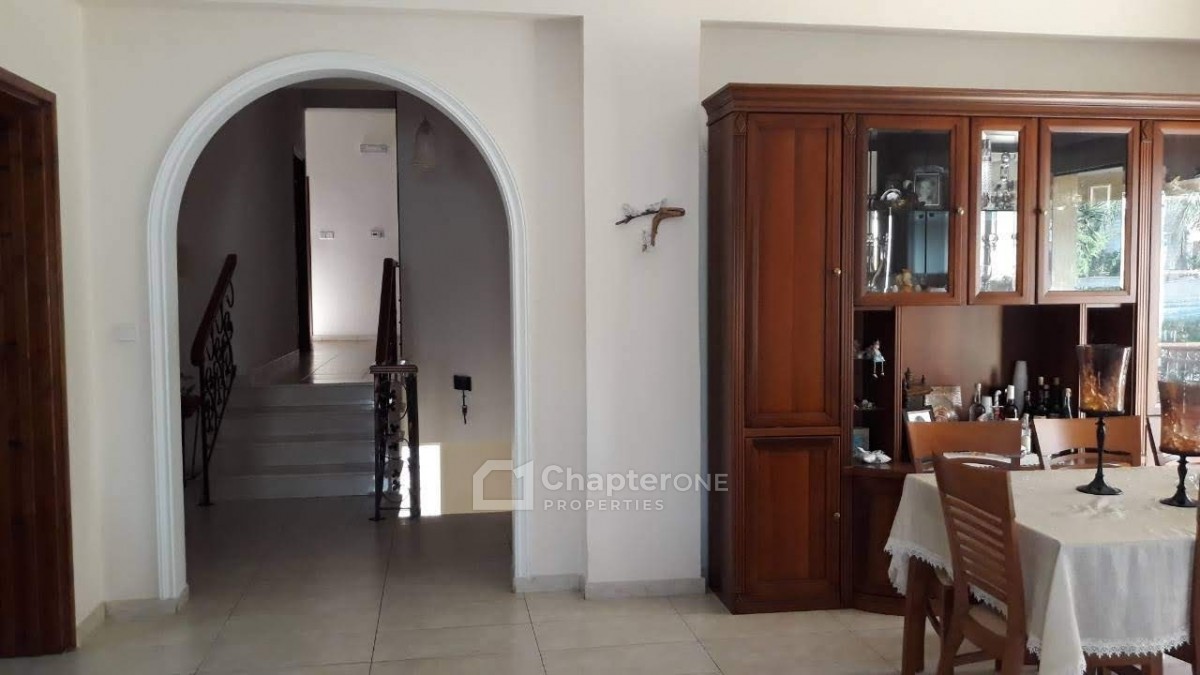 Detached Villa for sale in Empa