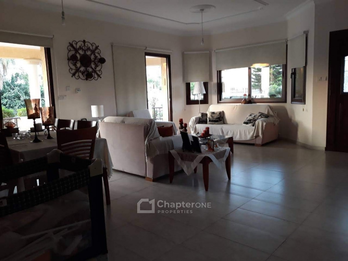 Detached Villa for sale in Empa