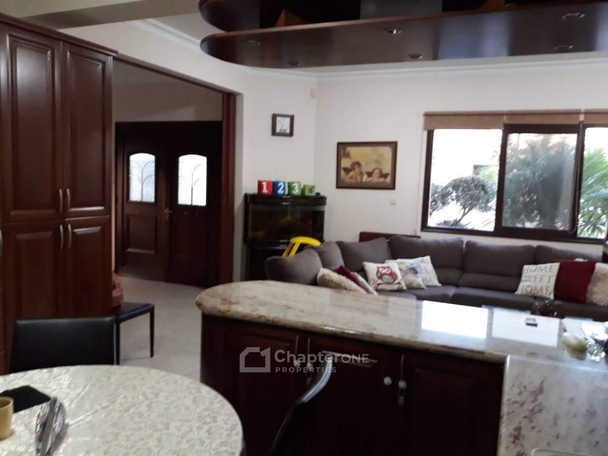 Detached Villa for sale in Empa