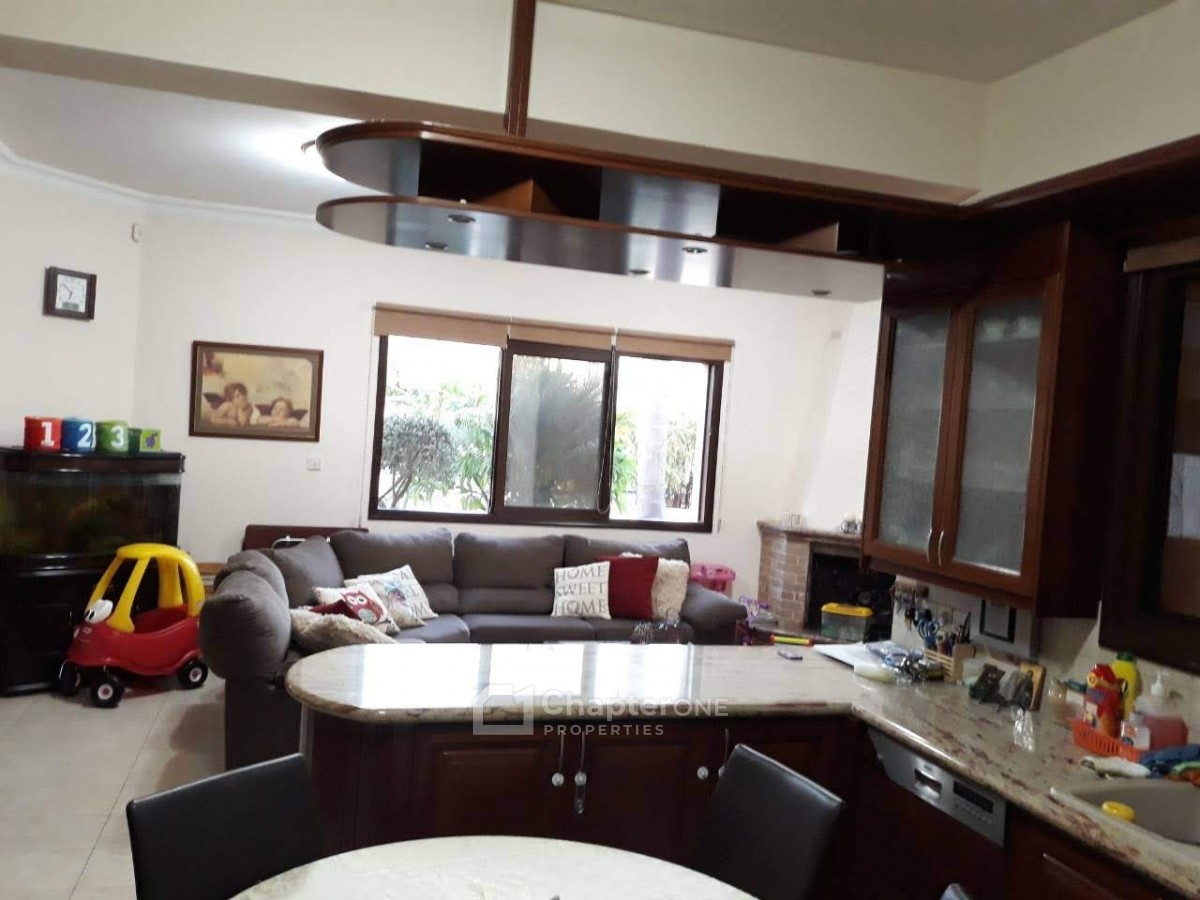 Detached Villa for sale in Empa