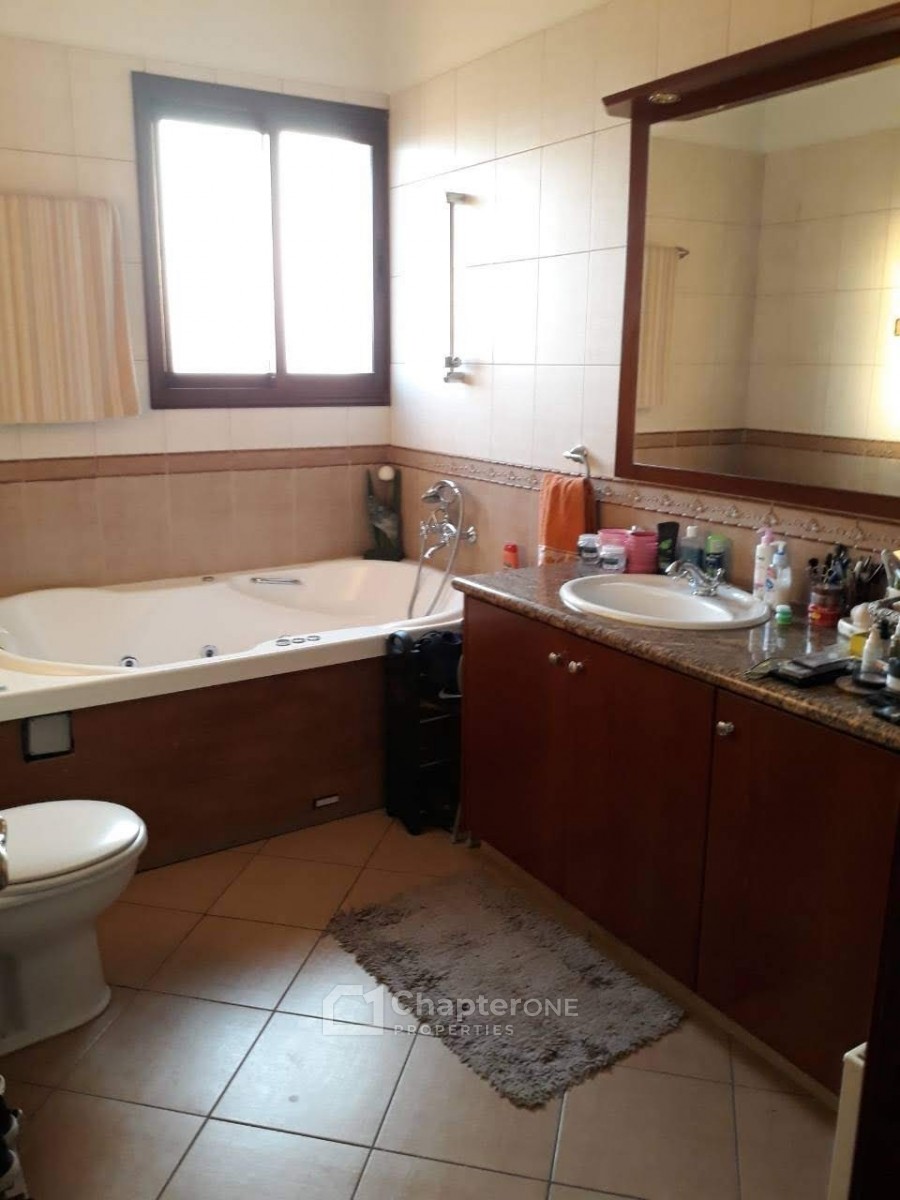 Detached Villa for sale in Empa