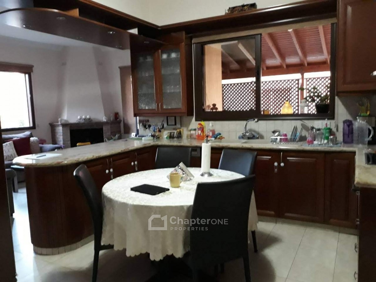 Detached Villa for sale in Empa