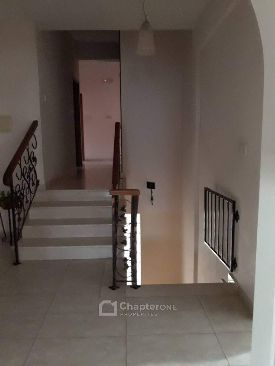 Detached Villa for sale in Empa