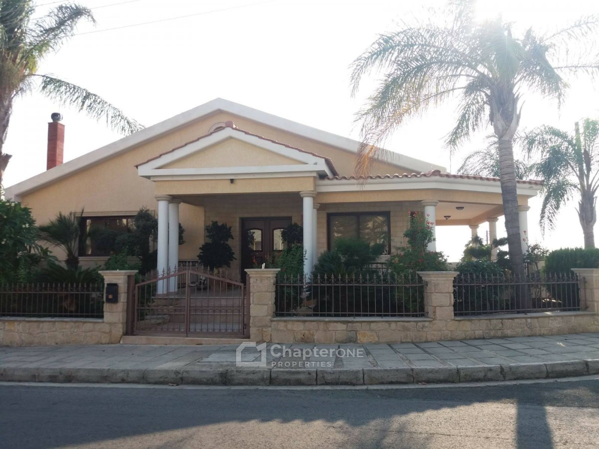 Detached Villa for sale in Empa