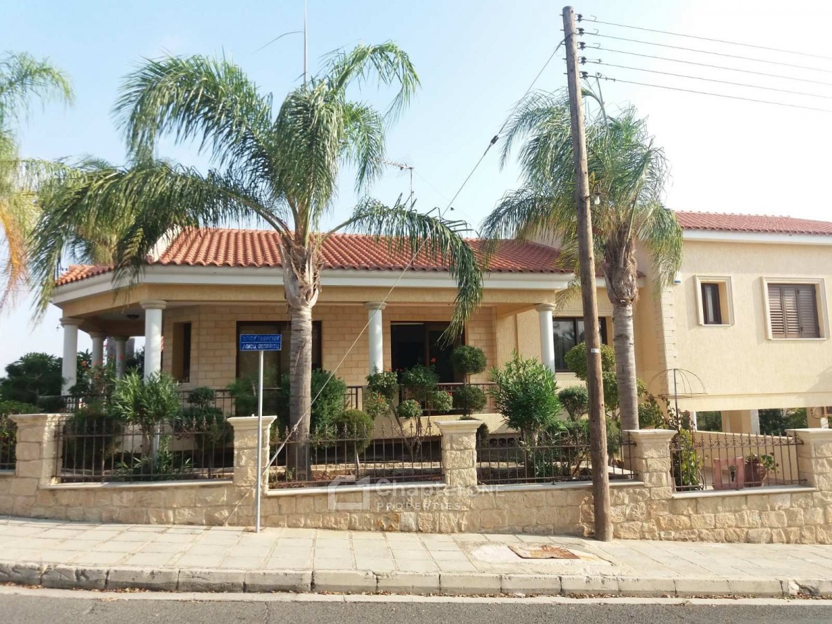Detached Villa for sale in Empa
