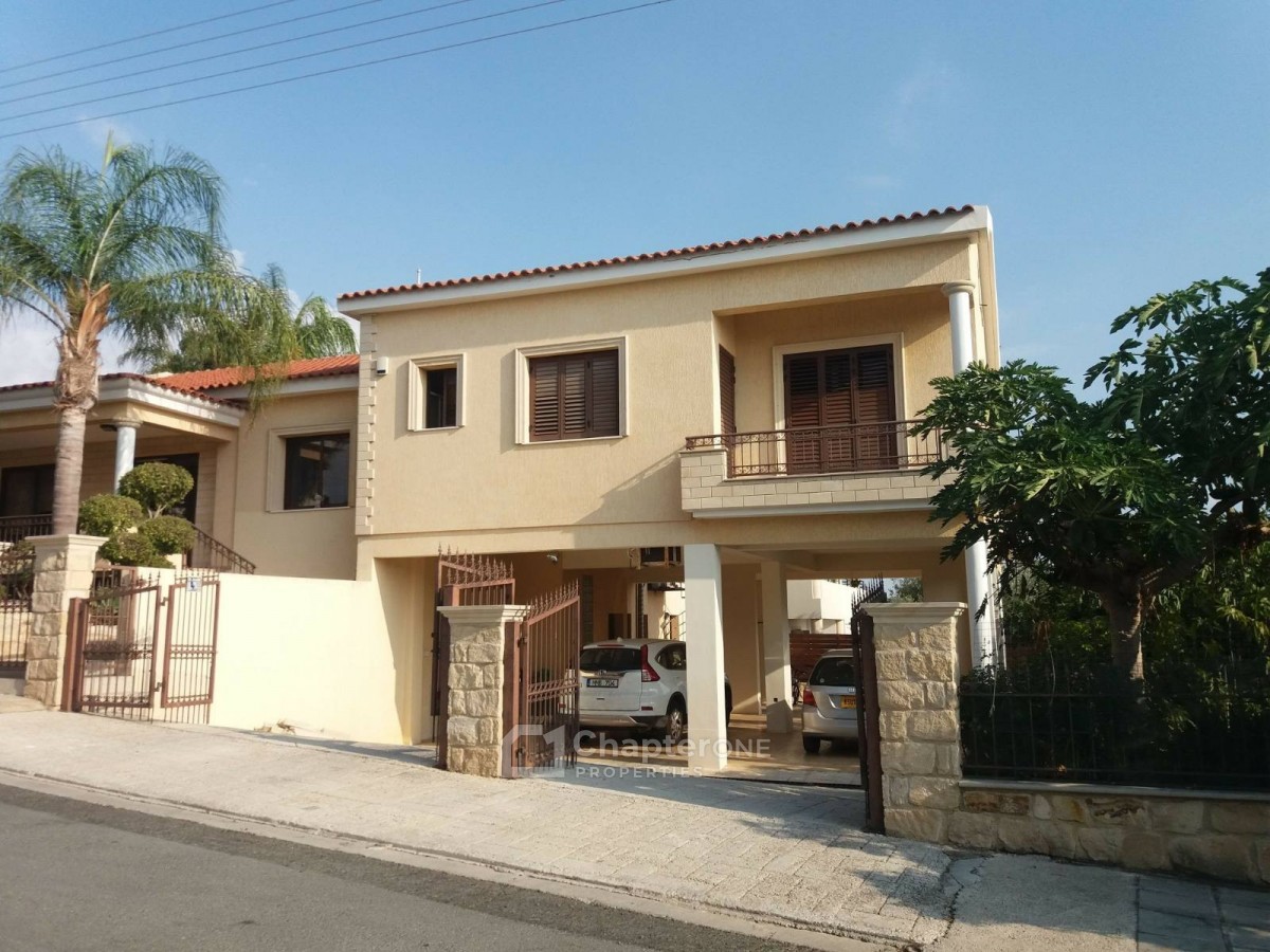 Detached Villa for sale in Empa