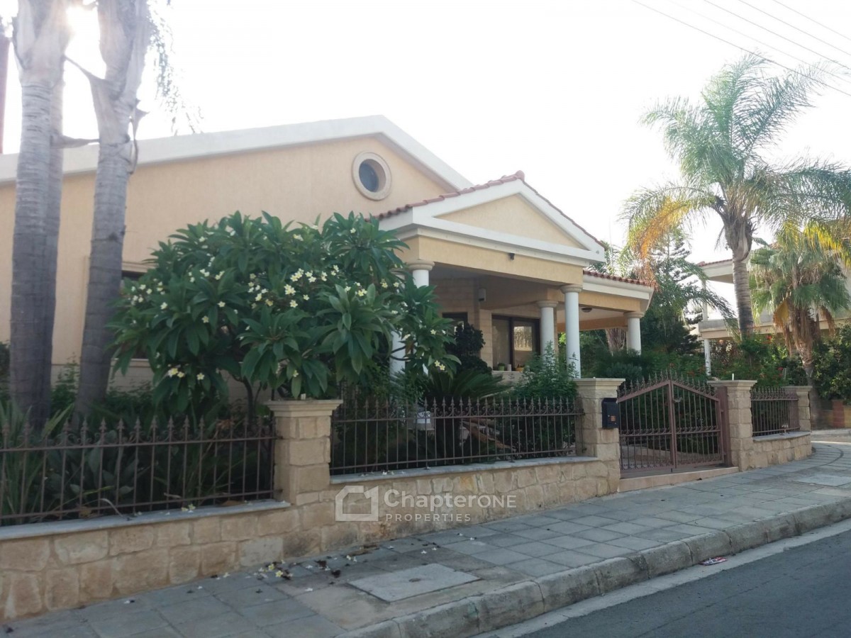 Detached Villa for sale in Empa