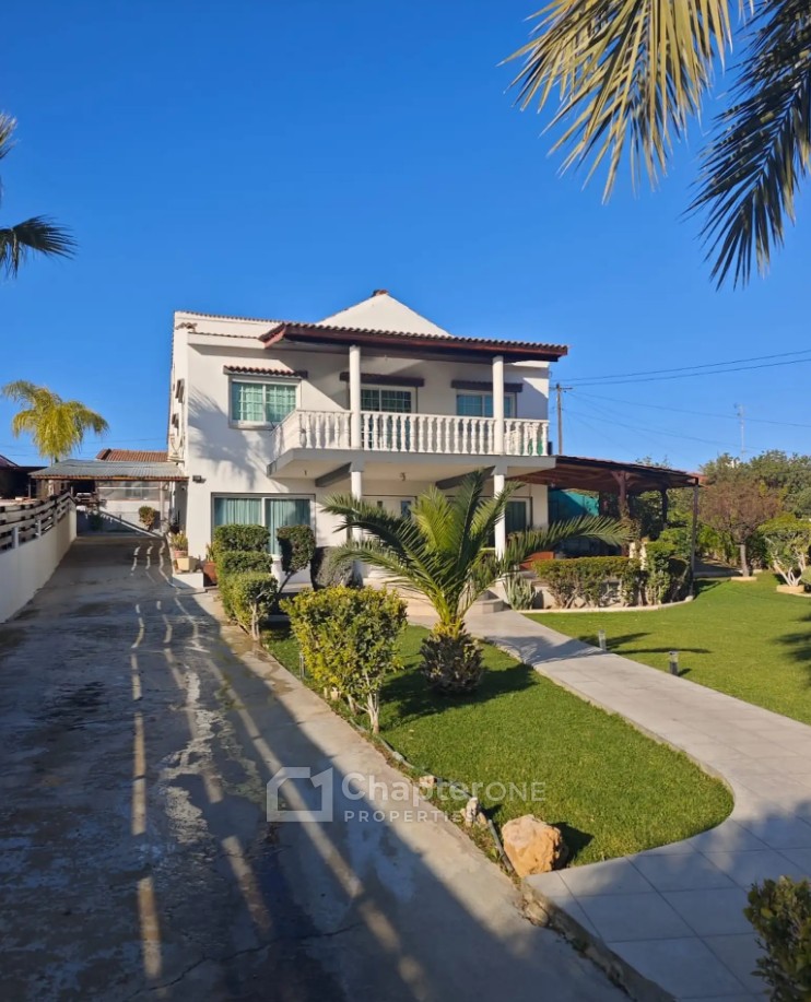 Detached Villa For Sale  in  Palaiometocho